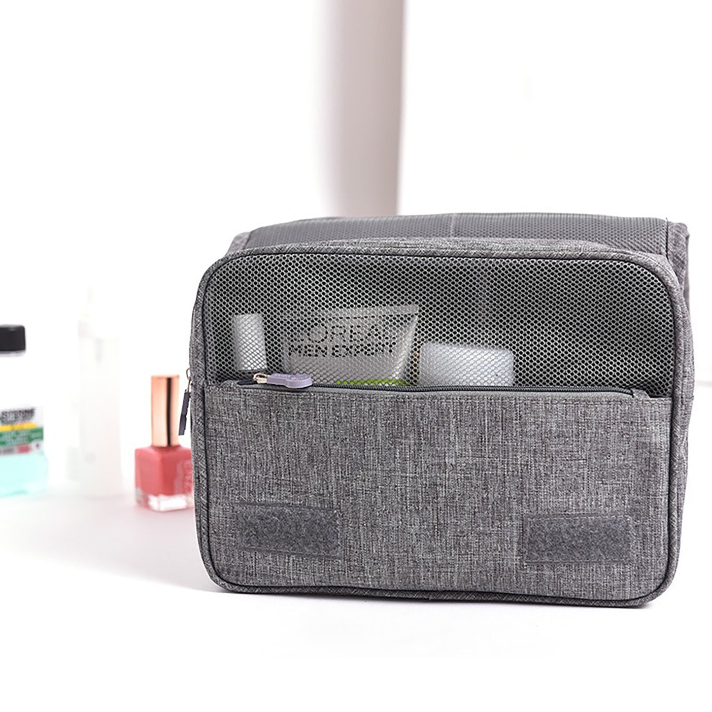 Trousse de toilette suspendue - Gardez vos affaires au sec et rangés sur la route