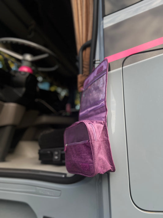 Trousse de toilette suspendue - Gardez vos affaires au sec et rangés sur la route